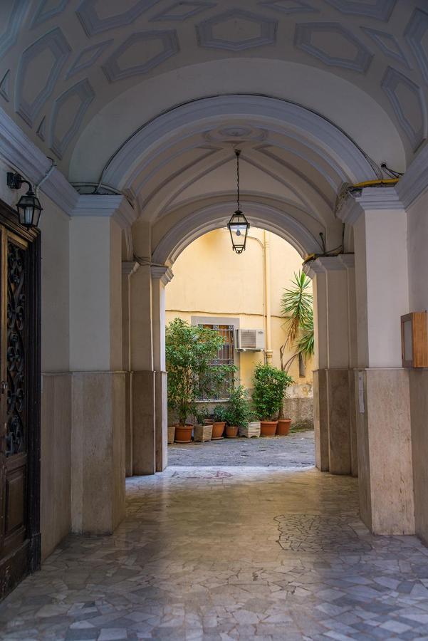 Appartamento All'Archivio Di Stato By Wonderful Italy Неаполь Экстерьер фото